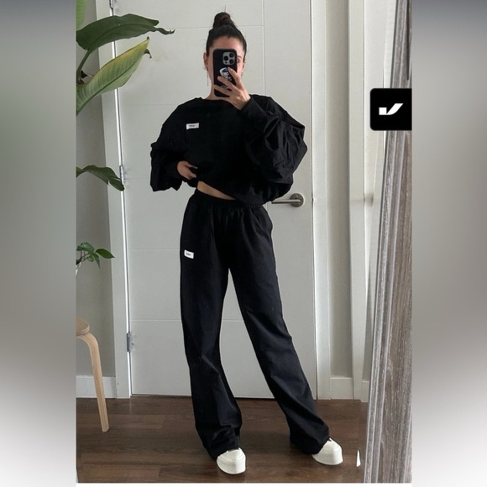 NWT 1987 The Label Cambridge Flare and cropped Crew sweatshirt Set Blackout Sz S